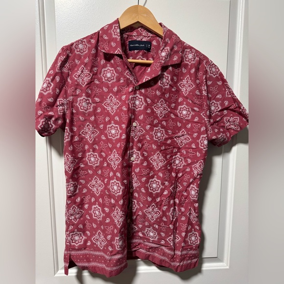 Abercrombie and Fitch Cuban style SS button down in red and white pattern - Picture 1 of 3